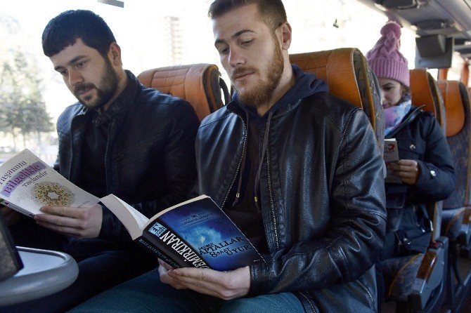 Türkiye’nin İlk Kütüphaneli Yolcu Otobüsü Gümüşhane’den