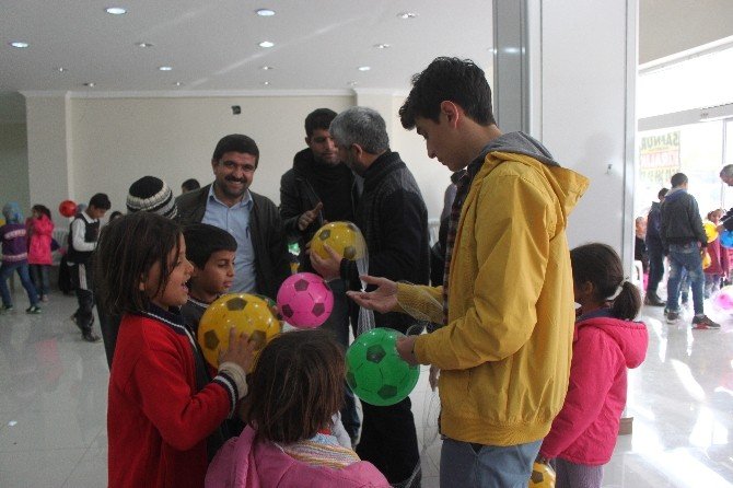 Şanlıurfa’da Suriyeli Yetim Ve Öksüzlere Yardım Yapıldı