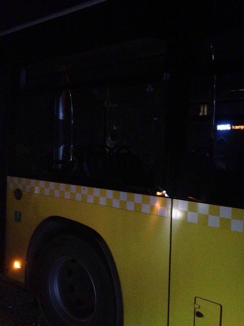 Dağılan Eylemciler İETT Otobüsünü Taşladı