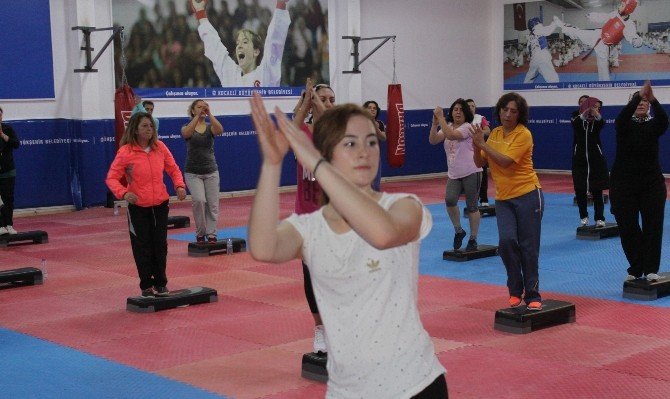 Ev Hanımları Sporla Gençleşiyor