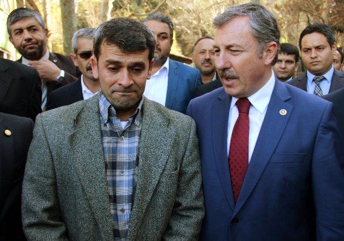 AK Parti’ye Adadığı 50 Koyunu Suriye’deki Türkmenlere Bağışladı