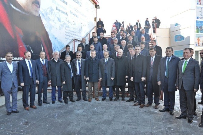 Başkan Özdemir, Yılın Yerel Yöneticileri Dalında Ödül Aldı