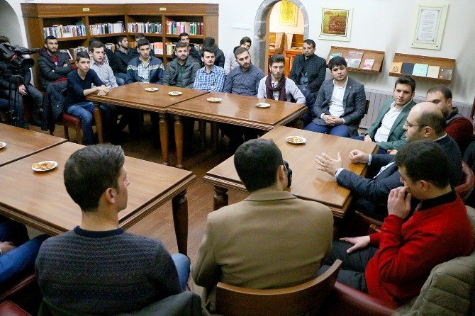 Başkan Orhan, Üniversiteli AK Gençlikle Buluştu
