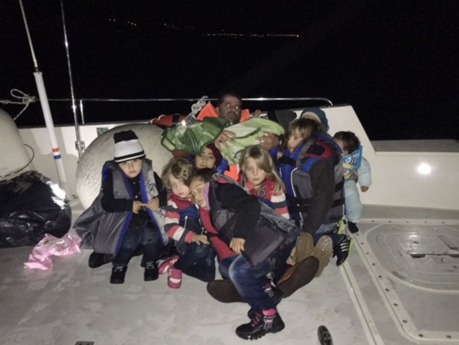 Yunan adasına gitmek isteyen 8'i çocuk 14 Suriyeli yakalandı