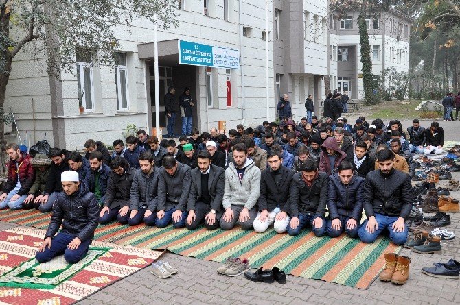Balıkesir’den ODTÜ’de Namaz Kılan Öğrencilere Destek