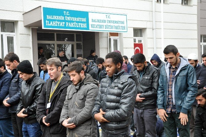 Balıkesir’den ODTÜ’de Namaz Kılan Öğrencilere Destek