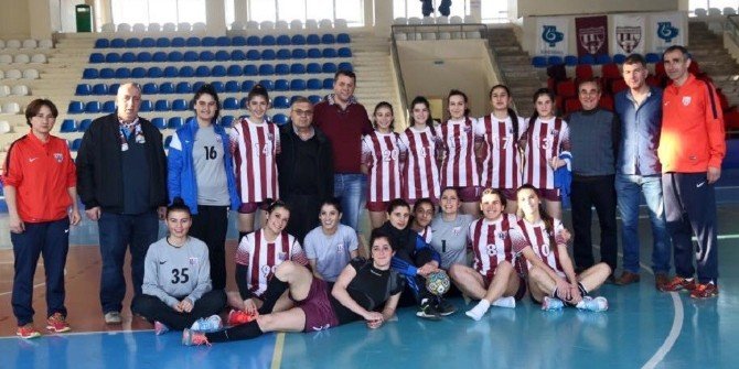 Bandırmaspor Hentbol Bayan Takımı: 24 - Urla Belediyesi Spor Kulübü Hentbol Bayan Takımı: 20