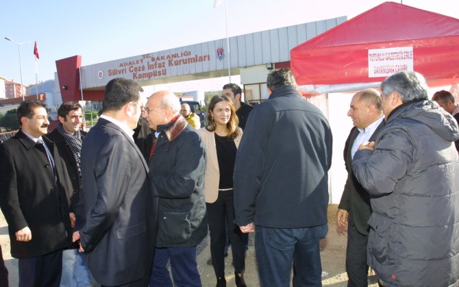 CHP heyetinden Silivri’deki gazetecileri ziyaret
