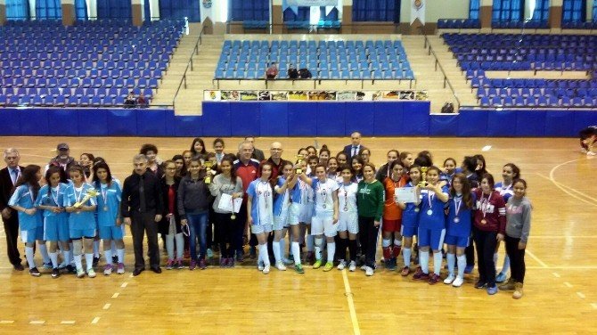 Futsal Genç Kız Ve Erkeklerde İl Birincileri Belirlendi