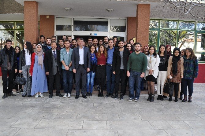 Başkan Turgut, Üniversiteli Öğrencilerle Kahvaltıda Buluştu
