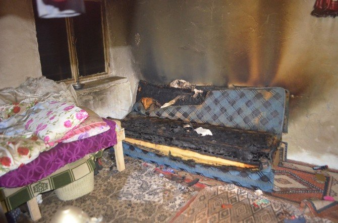 Yangında Dumandan Zehirlenen 2 Kardeş Hayatını Kaybetti