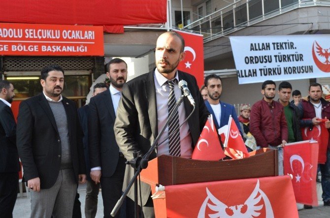 Geçen: "Moskof Türklere Dost Olmaz"