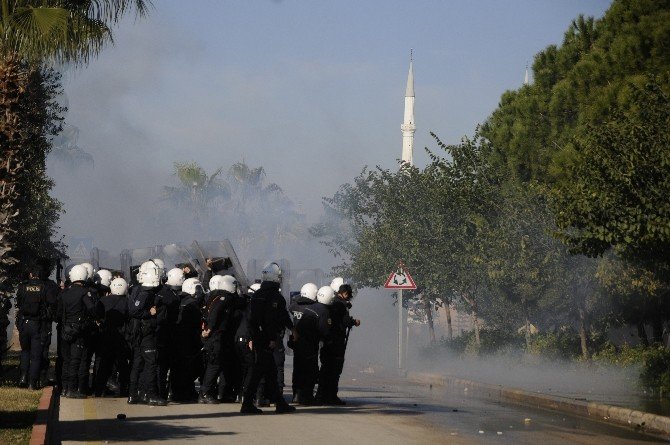AÜ’de Uludere Olayını Protesto Eden Gruba Polis Müdahalesi