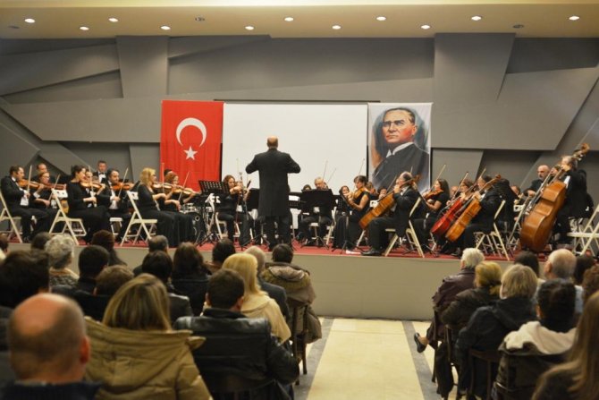 Bodrum Oda Orkestrası Ayvalık'ta konser verdi