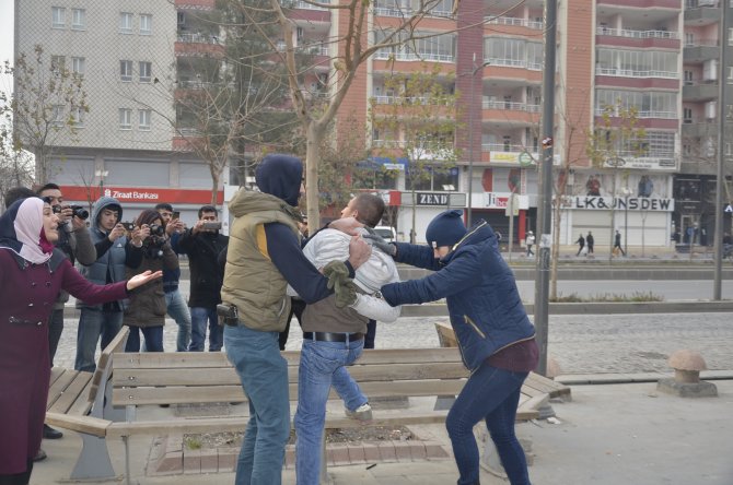 Sokağa çıkma yasağı protestosunda olaylar çıktı: 7 gözaltı