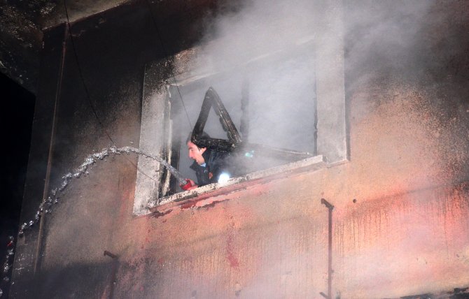 Bitlis'teki işyeri yangını korkuttu