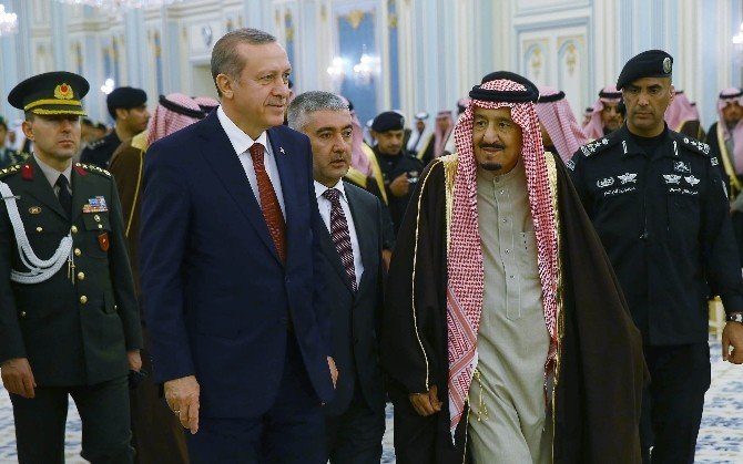 Erdoğan Suudi Arabistan’da Resmi Törenle Karşılandı
