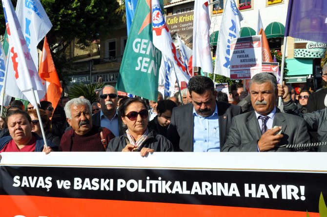 Antalya'da STK üyeleri silahların susmasını istedi