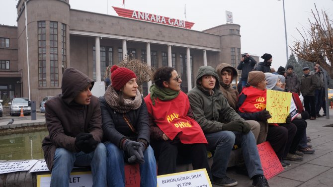 Ankara Garı önünde açlık grevi ve oturma eylemi