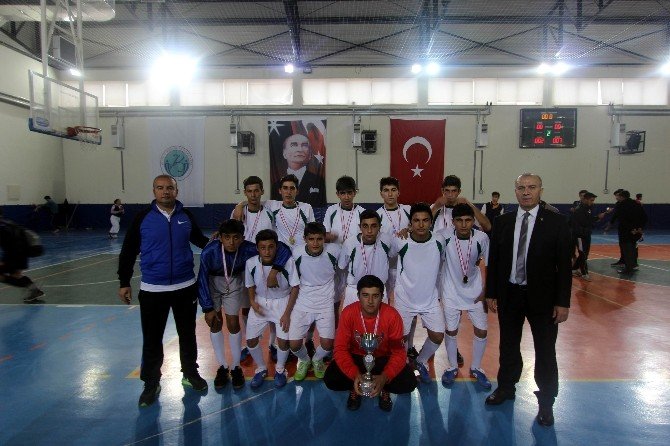 Genç Erkeklerde Futsalın Şampiyonu Endüstri Meslek Lisesi Oldu