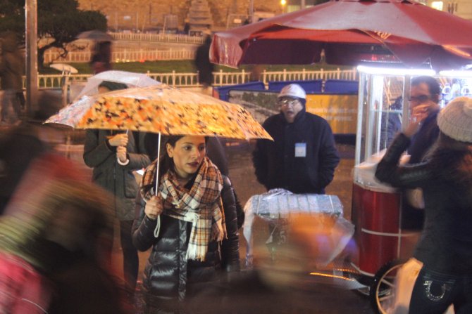 İstanbul’da akşam saatlerinde yağmur etkili oldu