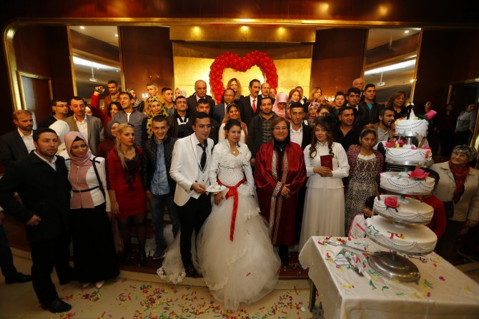 73 çift yeni yıla evlenerek girdi