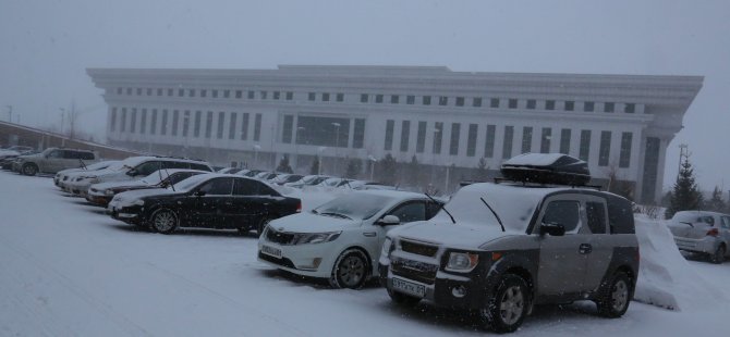 Kazakistan’ı kar fırtınası etkisine aldı