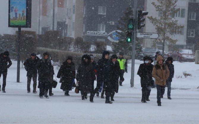 Kazakistan’ı kar fırtınası etkisine aldı