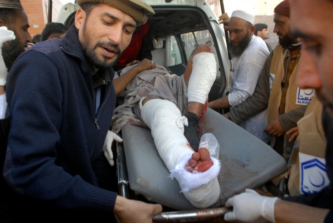 Pakistan'da devlet binası önünde patlama: 23 ölü, 70 yaralı