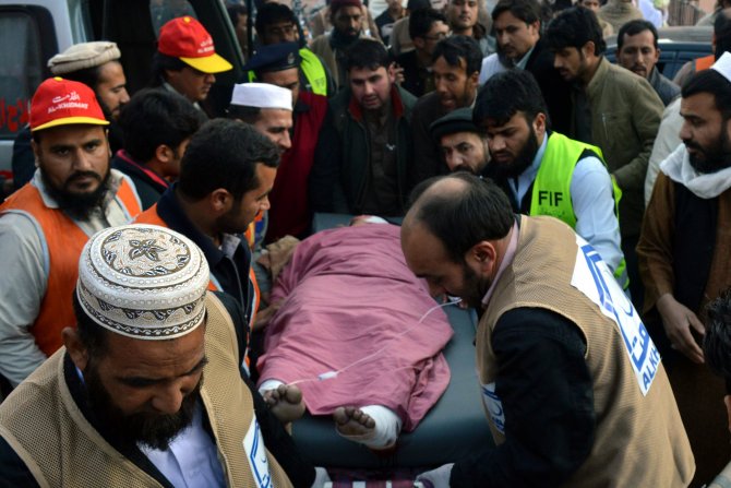 Pakistan'da devlet binası önünde patlama: 23 ölü, 70 yaralı