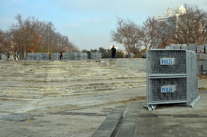 Taksim Meydanı’nda Yılbaşı Öncesi Bariyerli Önlem