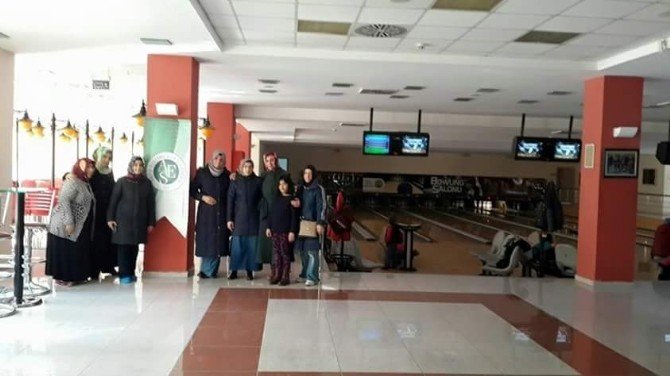 Erzurum Aktif Eğitim Sen Kadın Kolları Bowling’de Buluştu