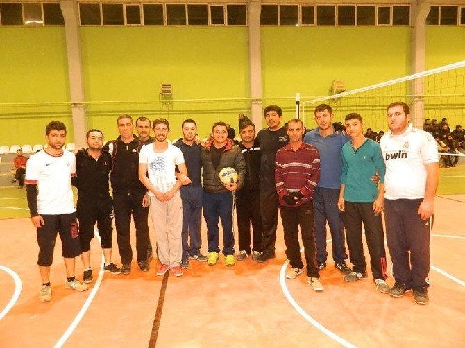 Beylikova’da Voleybol Turnuvası Başladı