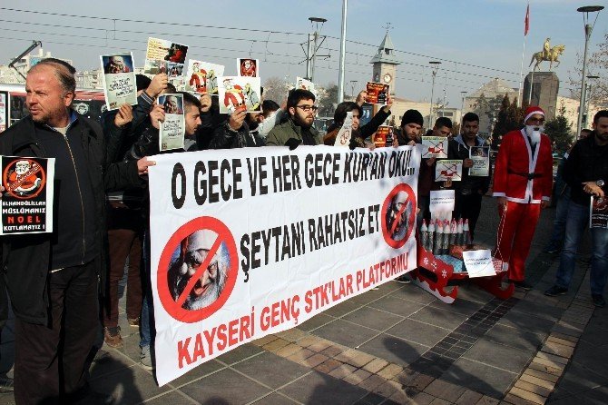 Genç STK Platformu’ndan Noel Babalı ’Noele Hayır’ Protestosu