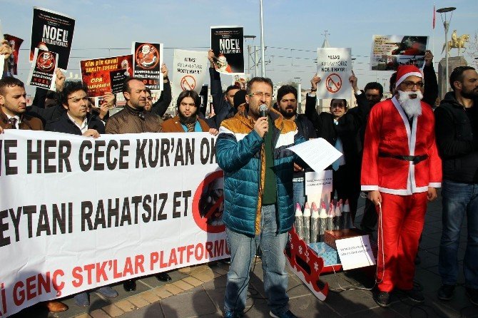 Genç STK Platformu’ndan Noel Babalı ’Noele Hayır’ Protestosu