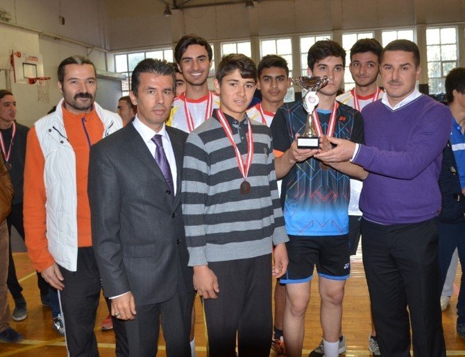 Adana’da Okullarası Gençler Badminton Müsabakaları