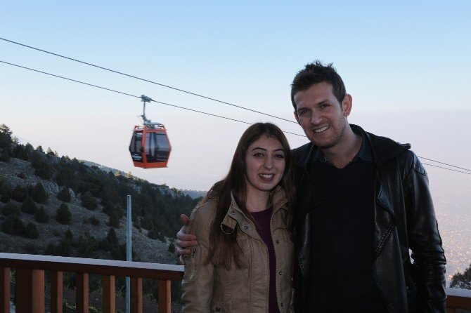 Yükseklik Korkusu Olan Genç Kıza, Teleferikte Evlilik Teklifi