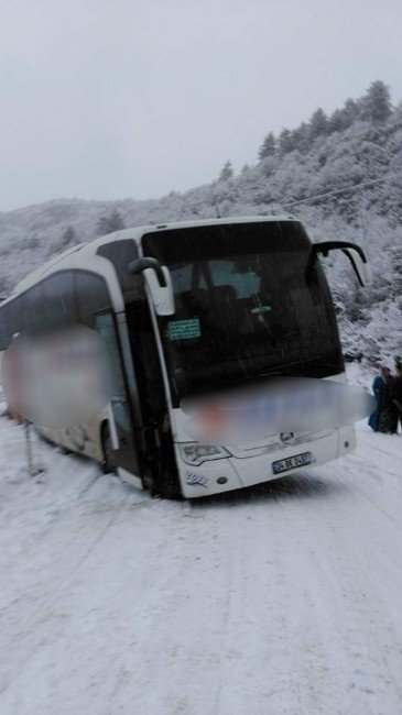 Kastamonu’da Kara Saplanan 2 Otobüs Mahsur Kaldı