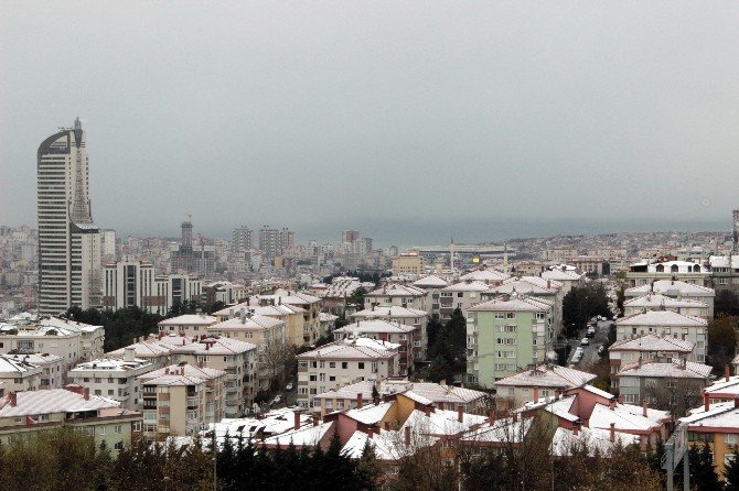 İstanbul’da Kar Yağışı Bazı Bölgelerde Etkisin Arttırdı