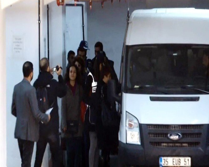 İzmir’deki İzinsiz Gösteride Gözaltına Alınanlar Adliyeye Sevk Edildi