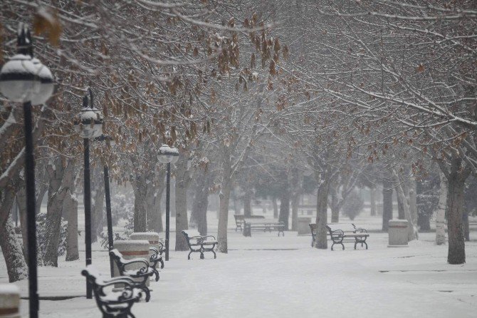 Yozgat, Kayseri, Nevşehir Ve Kırşehir Güne Kar Yağışıyla Başladı