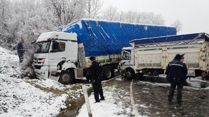 Karabük’te Kar Yağışı Sürücülere Zor Anlar Yaşattı