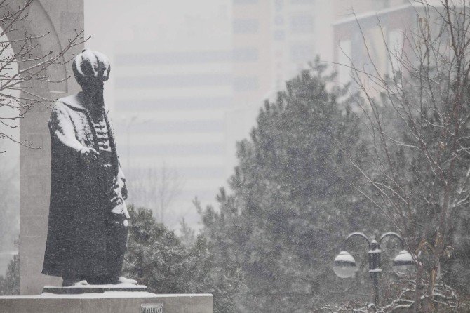 Yozgat, Kayseri, Nevşehir Ve Kırşehir Güne Kar Yağışıyla Başladı