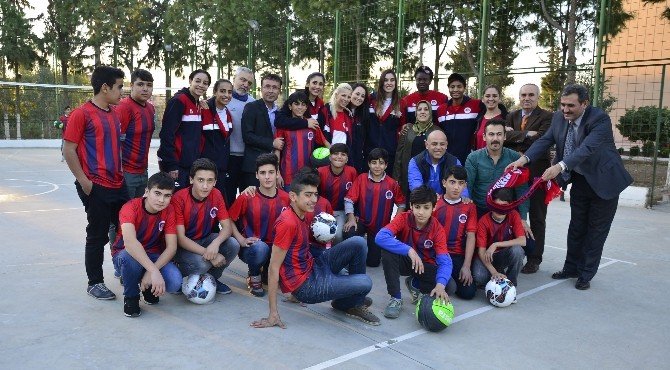 Mersin Büyükşehir Belediyesi Kadın Basketbol Takımı, Kimsesiz Çocukları Ziyaret Etti