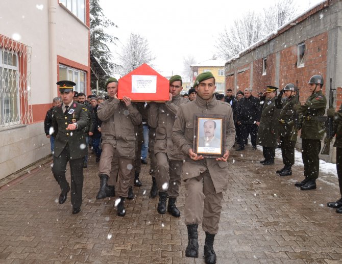Kıbrıs gazisi askeri törenle toprağa verildi