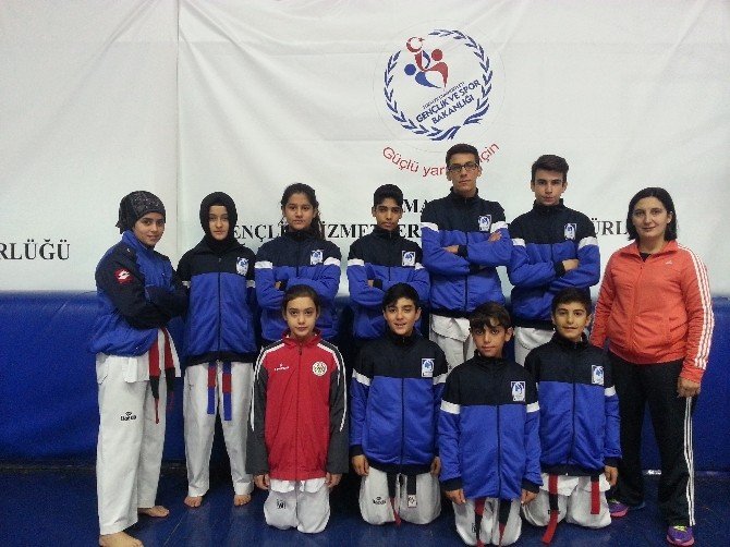 Taekwondo’da Yunusemre Belediyespor Farkı