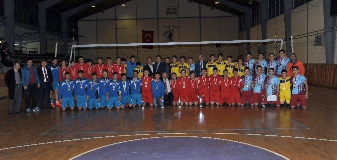 Trabzon’da Genç Erkekler Voleybol Müsabakaları Sona Erdi