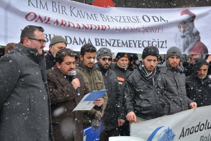 Anadolu Gençlik Derneği’nden 'yılbaşına hayır' eylemi