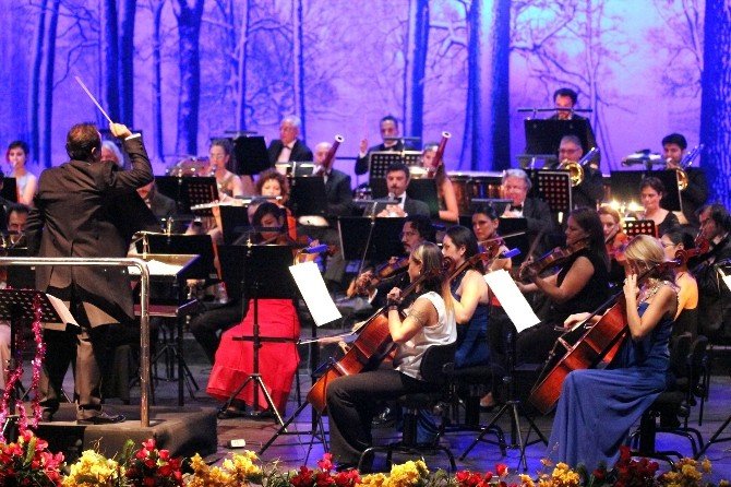 Antdob Yeni Yıl Konseriyle 2015’e Veda Etti