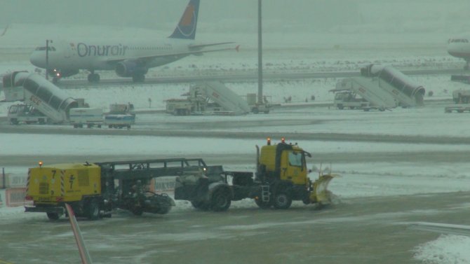 Atatürk Havalimanı’nda kar alarmı